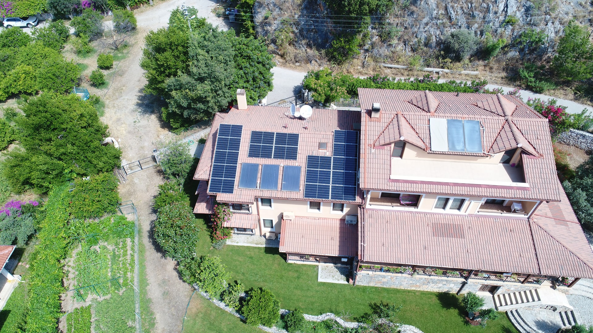 Akman GES Fethiye güneş enerjisi sistemi saha fotoğrafı